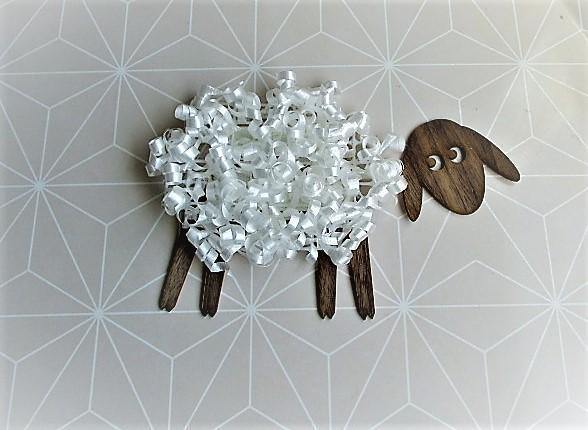 Funny Wall Decal Lamb - Holder for photos and notes - GLEZANT designer goods store.