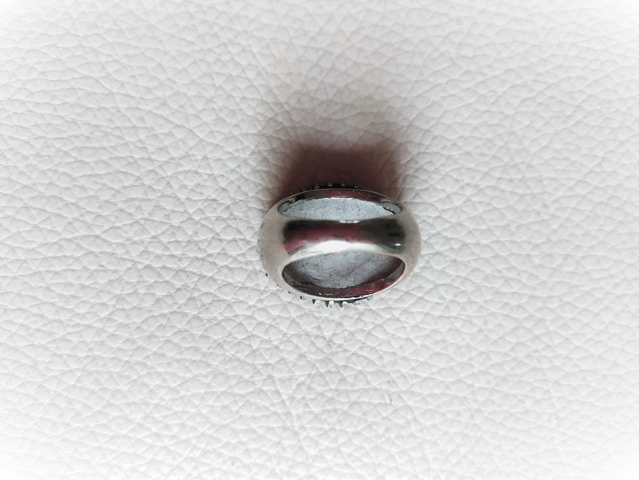 Massive ring with crimson stone