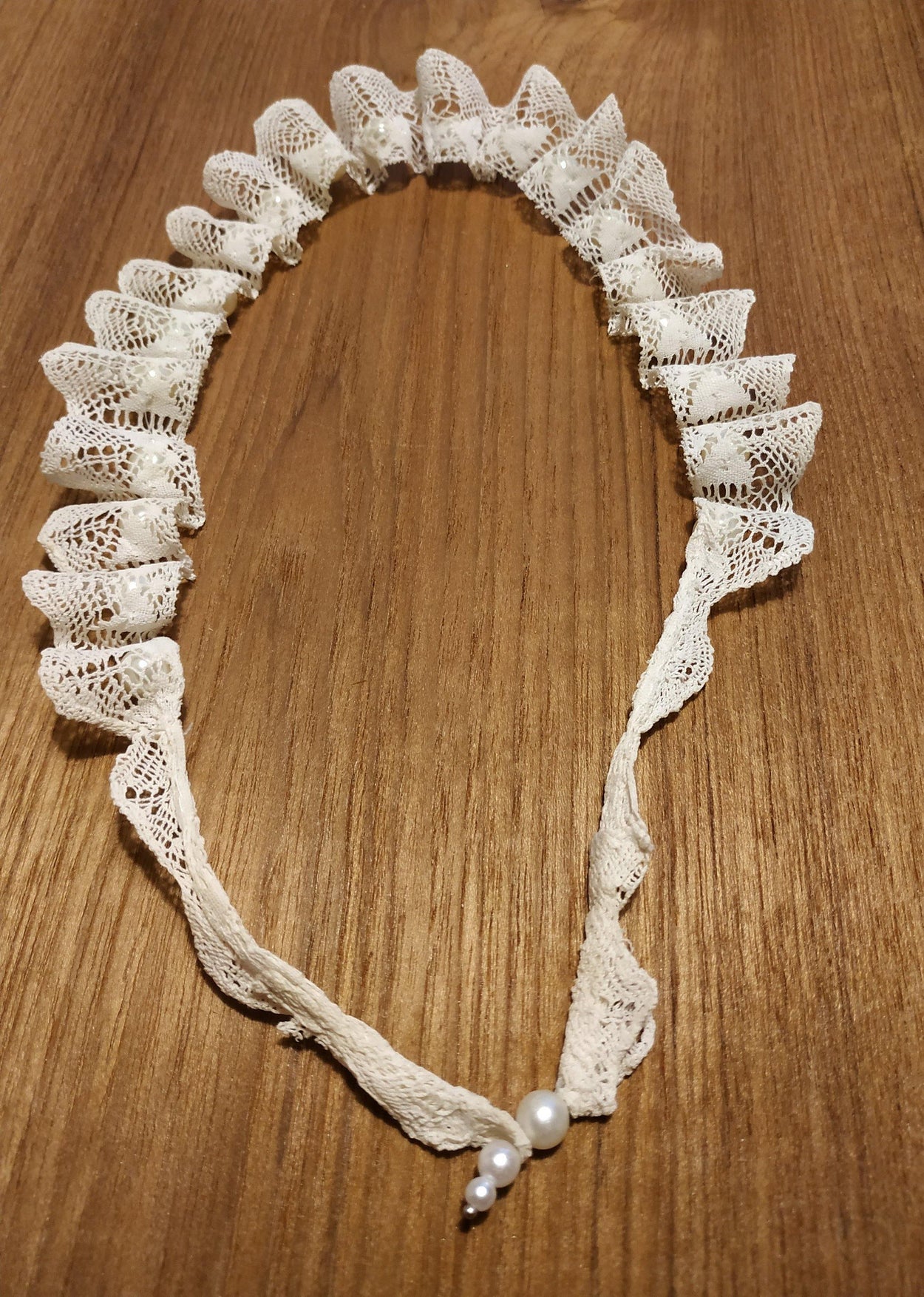 Necklace made of an antique cotton lace and artificial white pearls. - GLEZANT designer goods store.