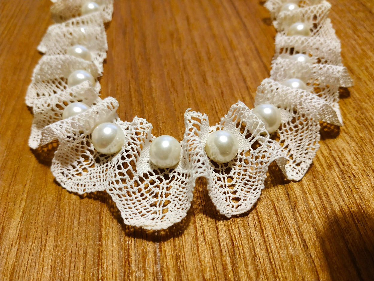 Necklace made of an antique cotton lace and artificial white pearls. - GLEZANT designer goods store.