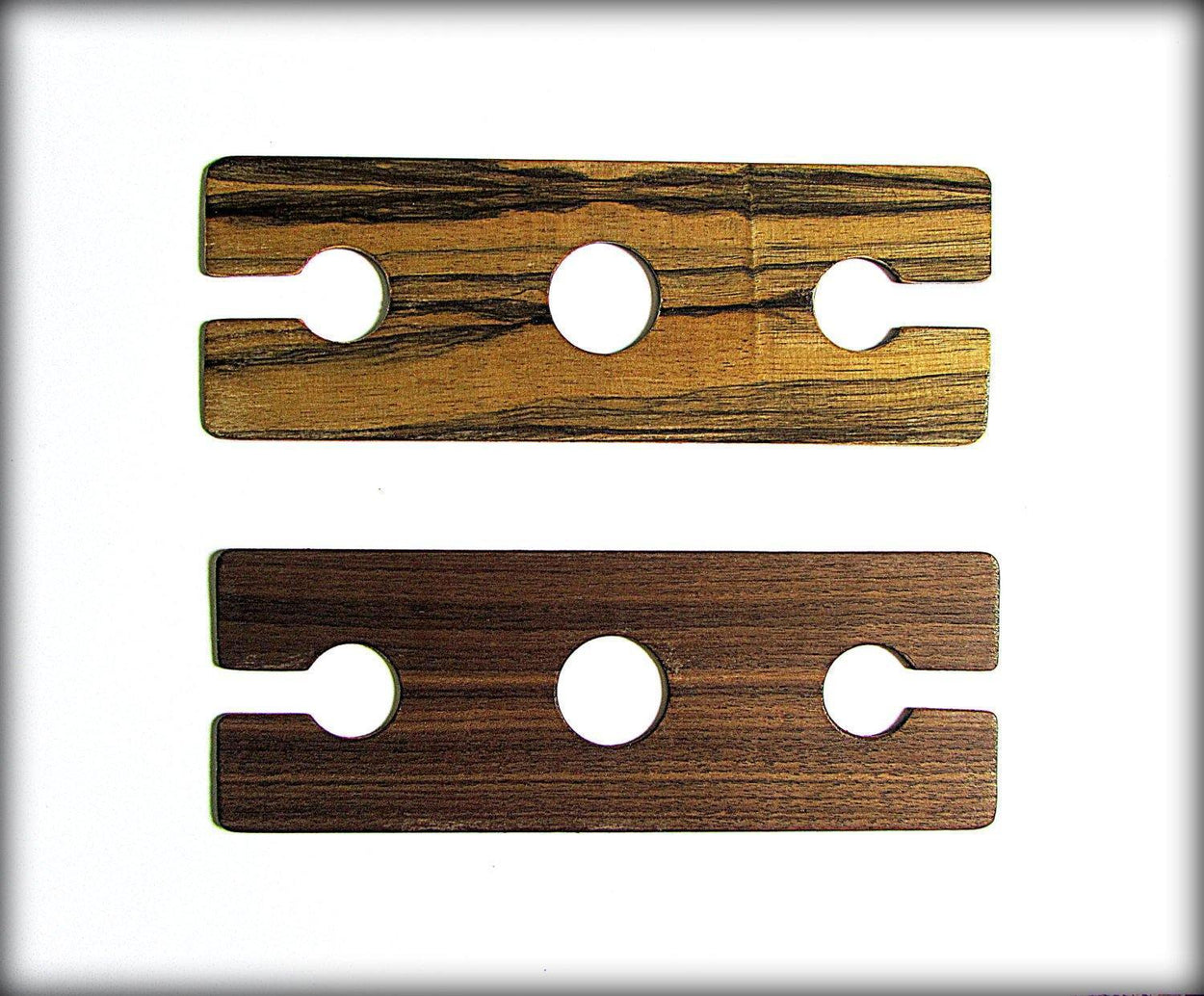 Holder for 2 glasses of wine which is put on the bottle - GLEZANT designer goods store.