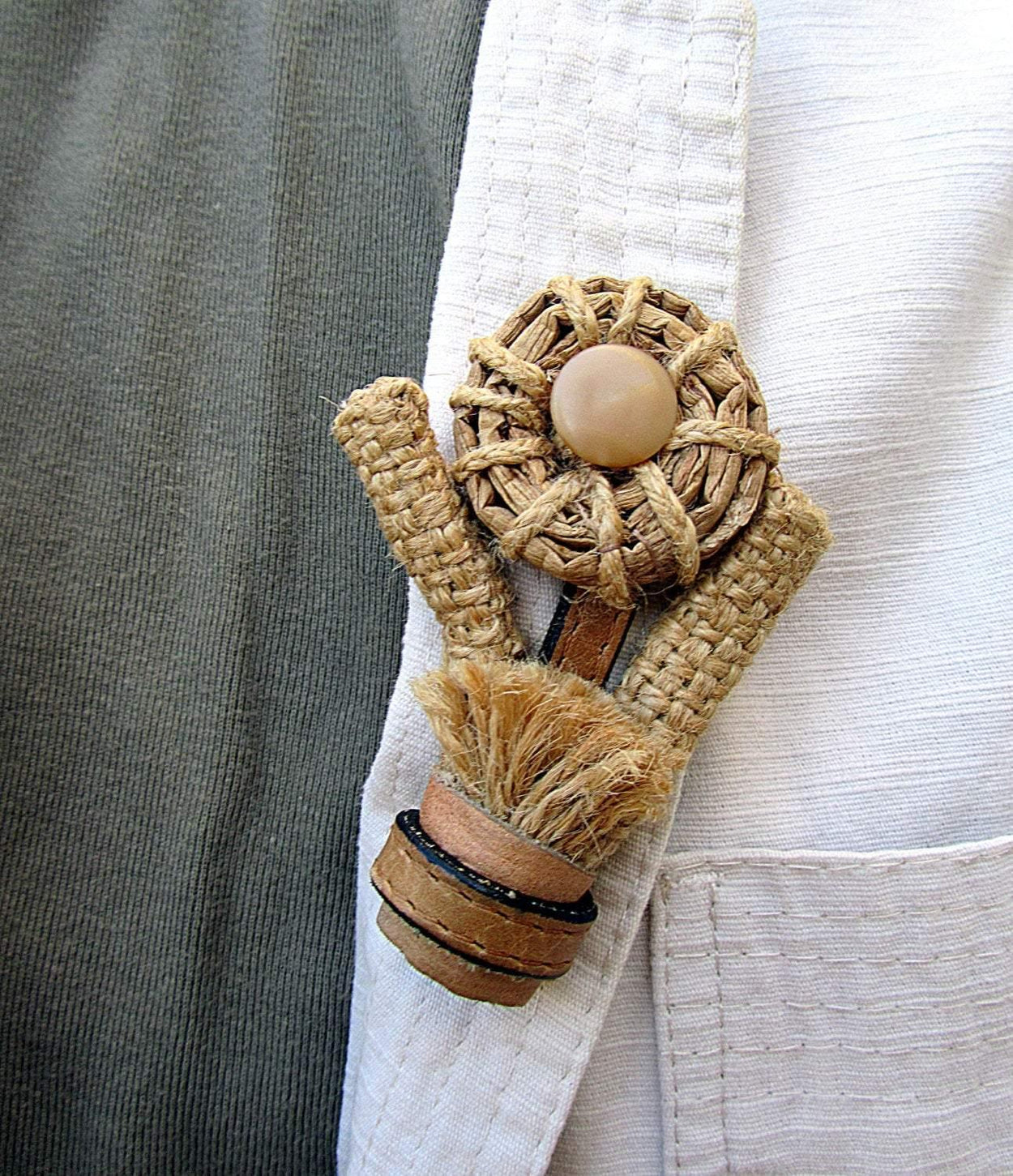 Brooch in eco-style made out of natural materials - GLEZANT designer goods store.