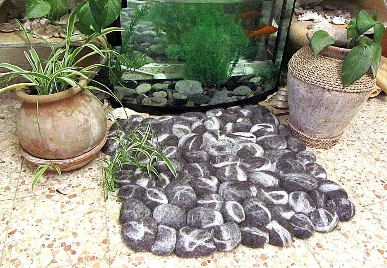 Spectacular alpaca felt rug handmade in the form of pebbles - GLEZANT designer goods store.
