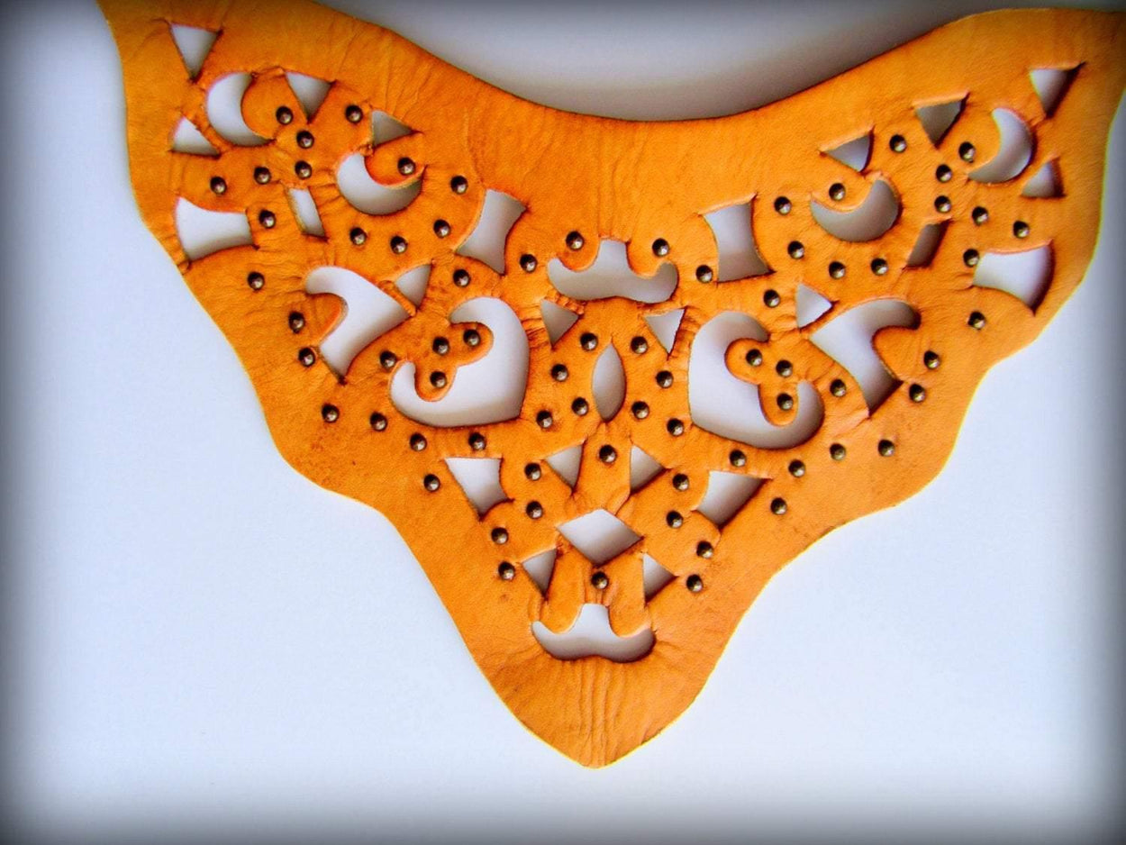 Openwork necklace of of thick leather on the large chain with a silk ribbon or cord Leather. - GLEZANT designer goods store.