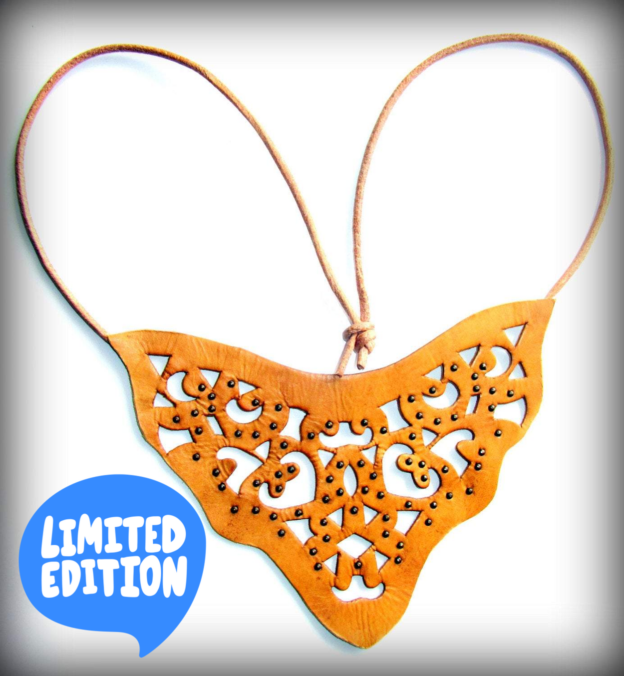 Openwork necklace of of thick leather on the large chain with a silk ribbon or cord Leather. - GLEZANT designer goods store.