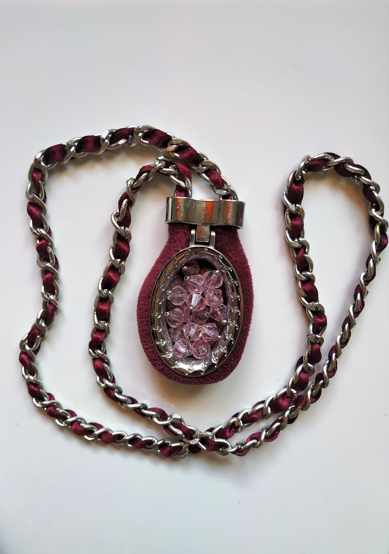 A massive shiny chain with a large wine-colored pendant