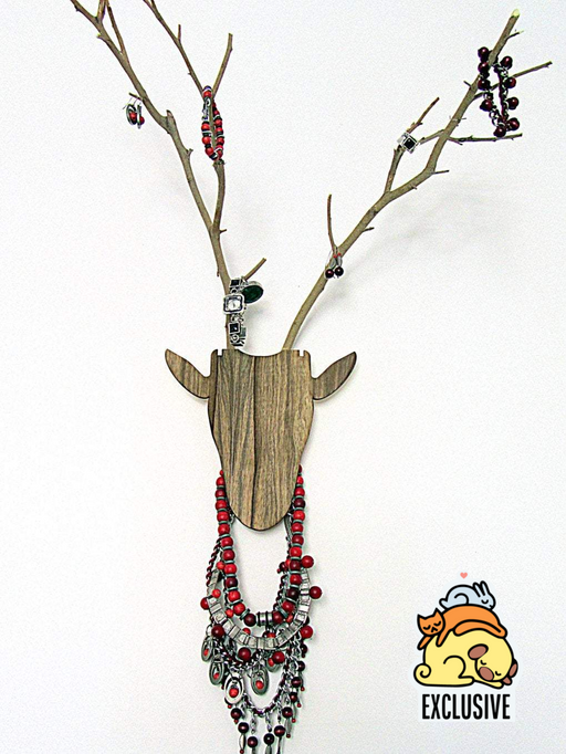 Unique jewelry hanger - Deer head with antlers made from branches - GLEZANT designer goods store. 